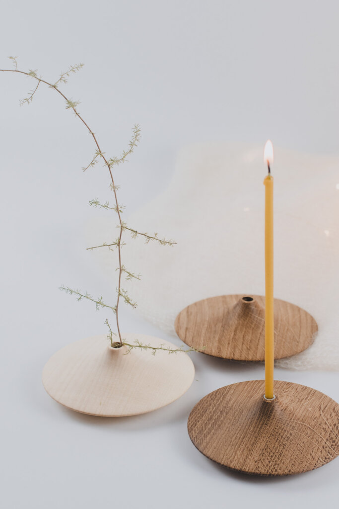 Zweig- oder Kerzenhalter aus Holz