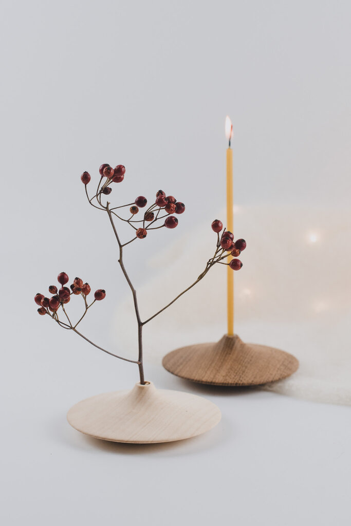 Zweig- oder Kerzenhalter aus Holz