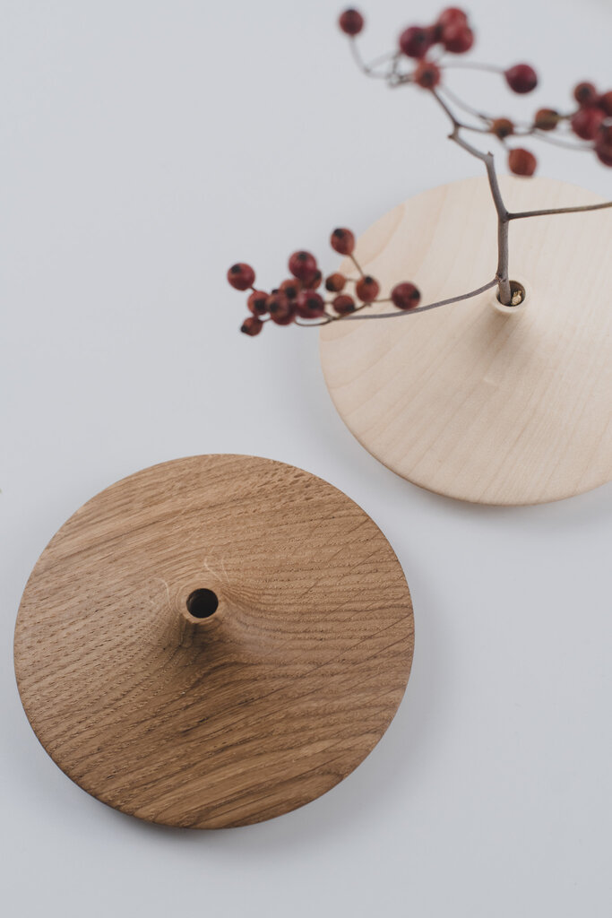 Zweig- oder Kerzenhalter aus Holz