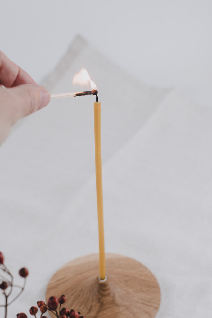 Zweig- oder Kerzenhalter aus Holz