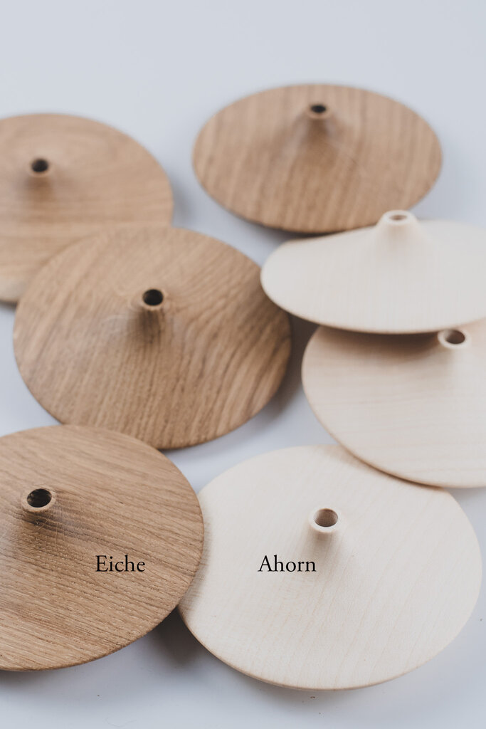 Zweig- oder Kerzenhalter aus Holz