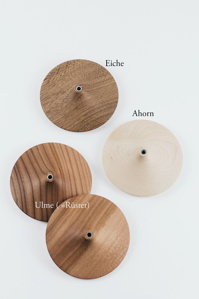 Zweig- oder Kerzenhalter aus Holz