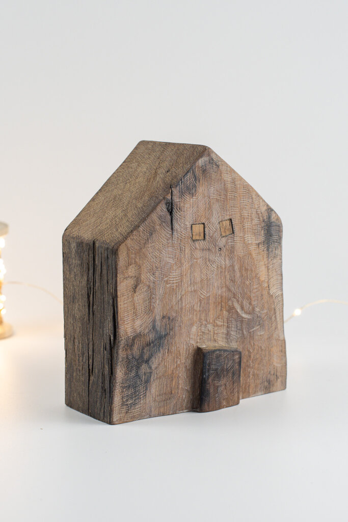 Kleine Altstadthäuser aus alten Häuserbalken