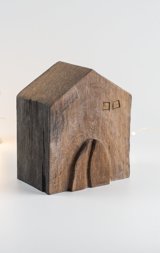 Kleine Altstadthäuser aus alten Häuserbalken