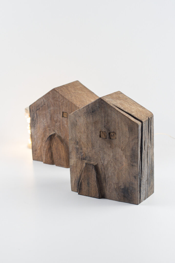 Kleine Altstadthäuser aus alten Häuserbalken