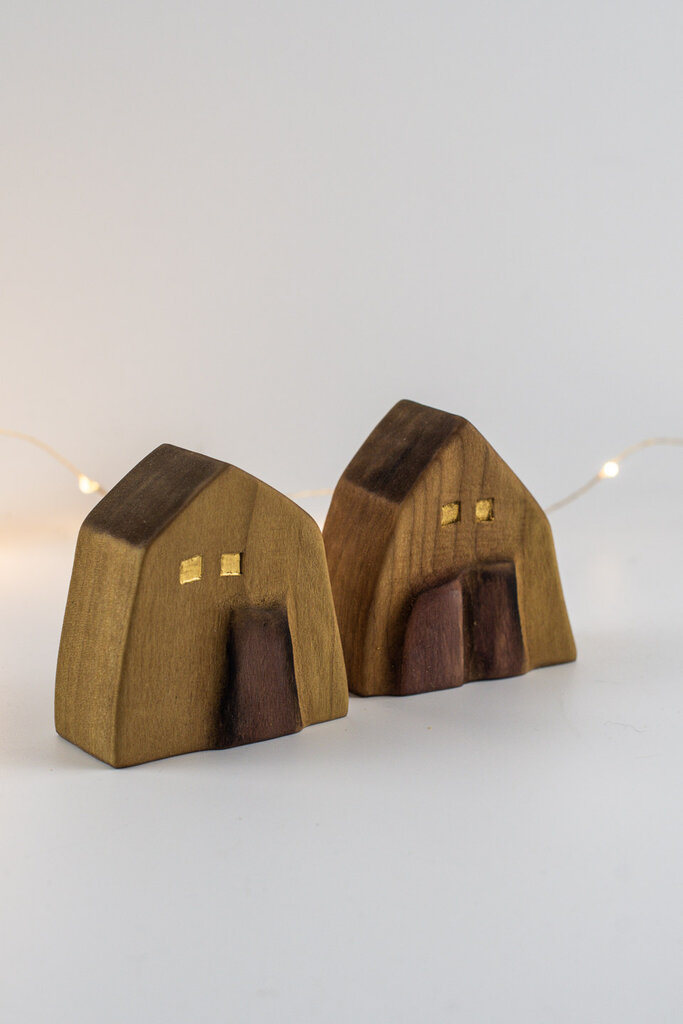 Handgearbeitetes, kleines Holzhaus