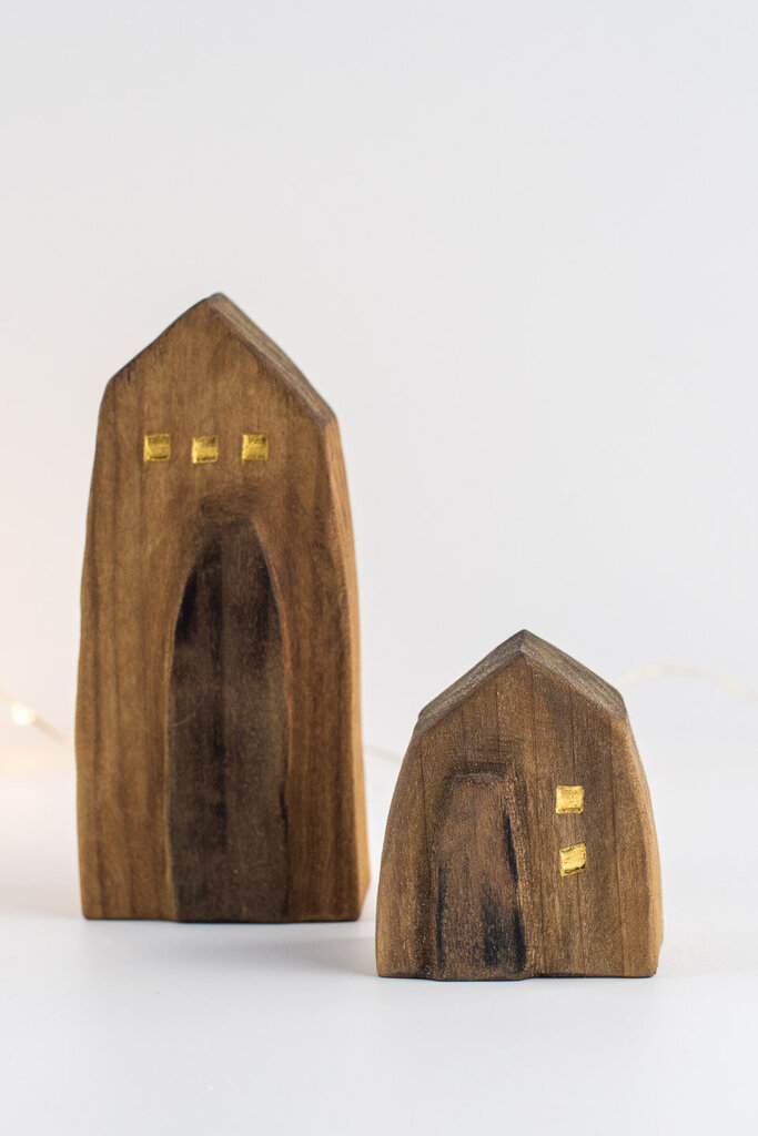 Handgearbeitetes, kleines Holzhaus