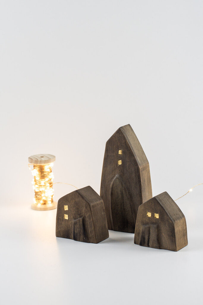 Handgearbeitetes, kleines Holzhaus