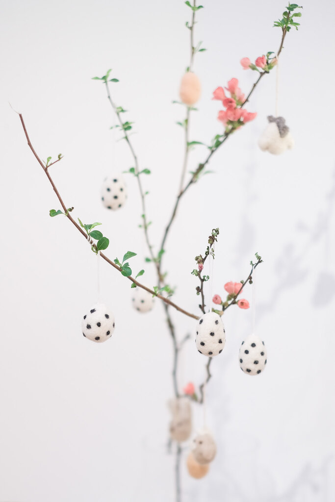 10er-Set Filzeier weiß mit schwarzen Punkten