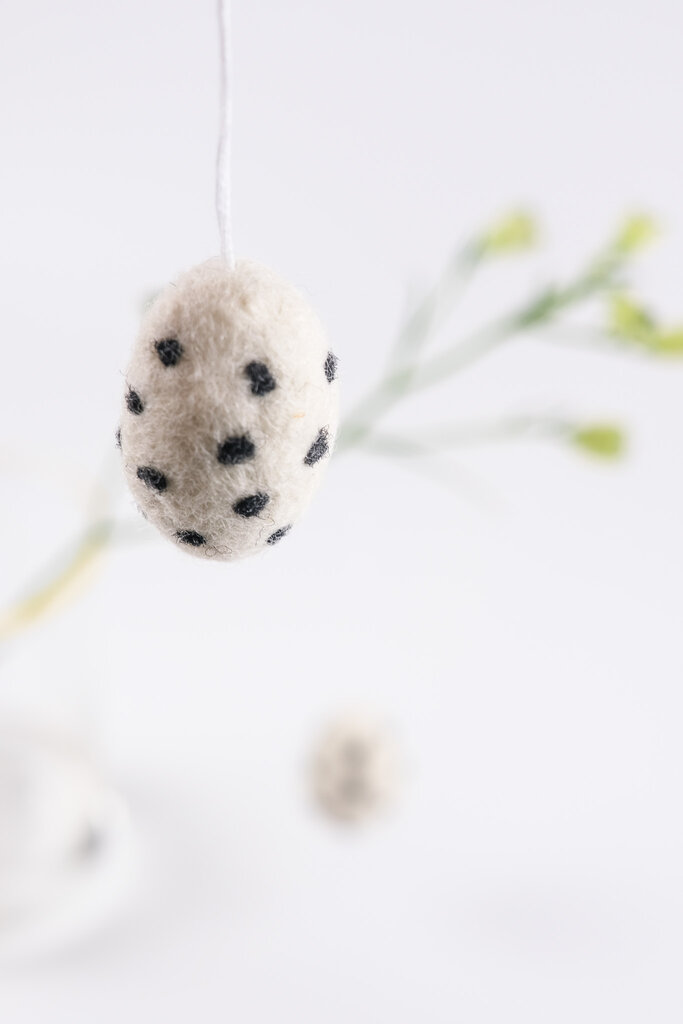 10er-Set Filzeier weiß mit schwarzen Punkten