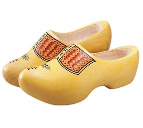 Middelwijk V.V. Geel houtenklomp