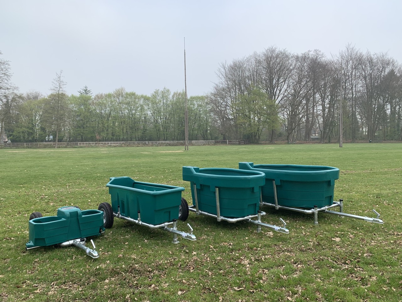 Suevia Suevia mobiele wagen met weidedrinkbak 200 ltr MWT200 Suevia Suevia mobiele wagen met weidedrinkbak 200 ltr MWT200