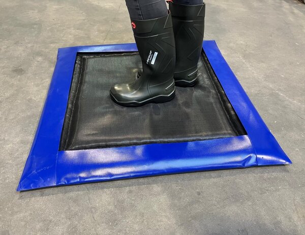 Agriprom Desinfectiemat met opvanghoes 60 x 90 cm Agriprom Desinfectiemat met opvanghoes 60 x 90 cm