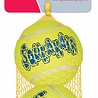 Kong Kong SqueakAir Ball - Veilige bal voor honden - Tennisbal met uitdagende pieper - S / M / L / XL Kong Kong SqueakAir Ball - Veilige bal voor honden - Tennisbal met uitdagende pieper - S / M / L / XL