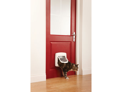 Staywell® Deluxe Magnetisch kattenluik met magnetische hanger voor kat en 4-standenvergrendeling in Bruin en Wit