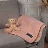 Scruffs Scruffs Cosy Blanket & Bear Toy Set - Welkomstcadeau voor Puppy‘s - Dubbelzijdige deken met Pluche Knuffelbeer - Blauw of Roze - 110 x 72,5 cm Scruffs Scruffs Cosy Blanket & Bear Toy Set - Welkomstcadeau voor Puppy‘s - Dubbelzijdige deken met Pluche Knuffelbeer - Blauw of Roze - 110 x 72,5 cm