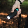 Kong Kong HandiPod Flashlight Dispenser - Poepzakhouder met zaklamp en handige karabijnhaak - Regular of Mini Kong Kong HandiPod Flashlight Dispenser - Poepzakhouder met zaklamp en handige karabijnhaak - Regular of Mini