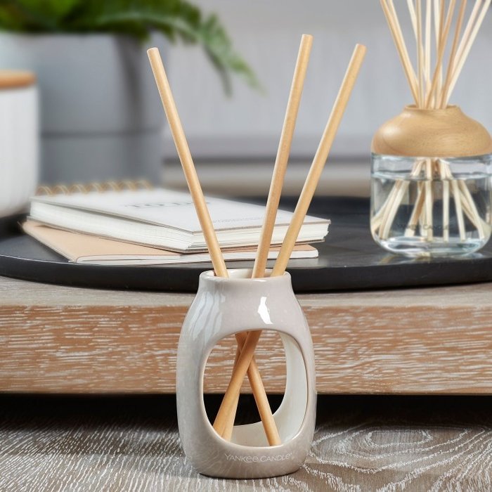 Yankee Candle Yankee Candle Black Coconut Pre-Fragranced Reed Diffuser Starter Kit