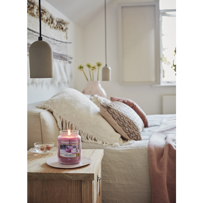 Yankee Candle Yankee Candle Sweet Plum Sake Medium Jar