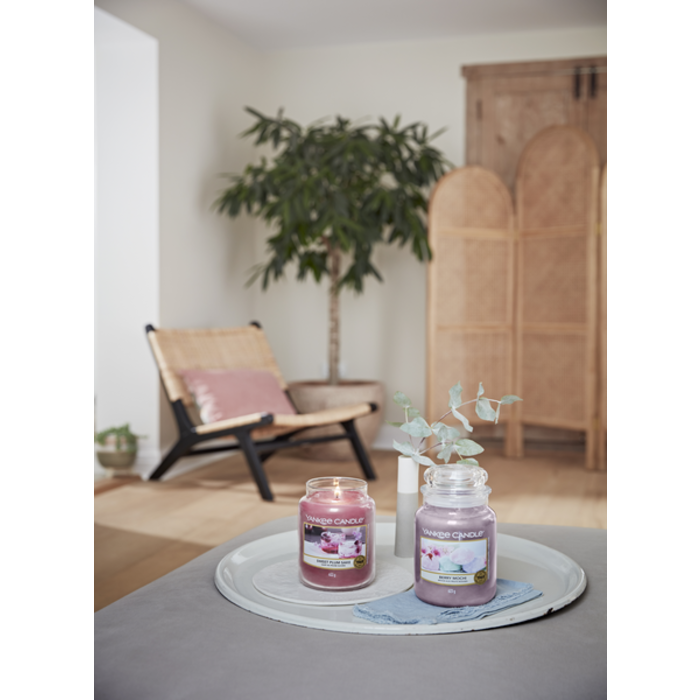 Yankee Candle Yankee Candle Sweet Plum Sake Medium Jar