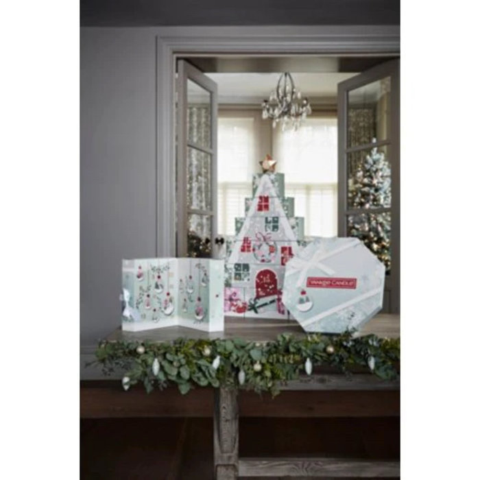 Yankee Candle Snow Globe Wonderland Advent Tower Calendar Book 2022 US Candles