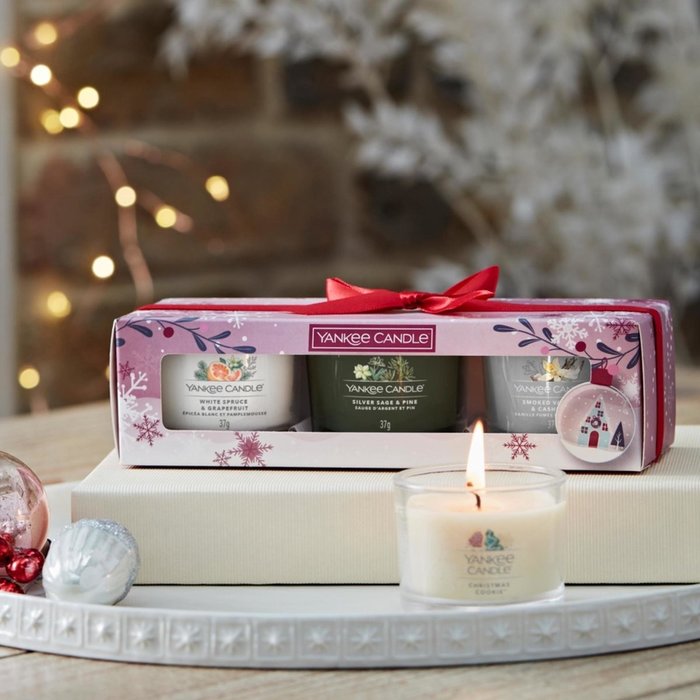 Yankee Candle Yankee Candle Snow Globe Wonderland 3 Filled Votive Signature Gift Set  2022