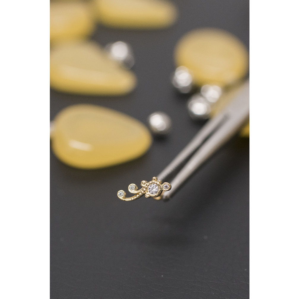 18 Karaat Gouden Oor Piercing  -  Premium Zirkonia