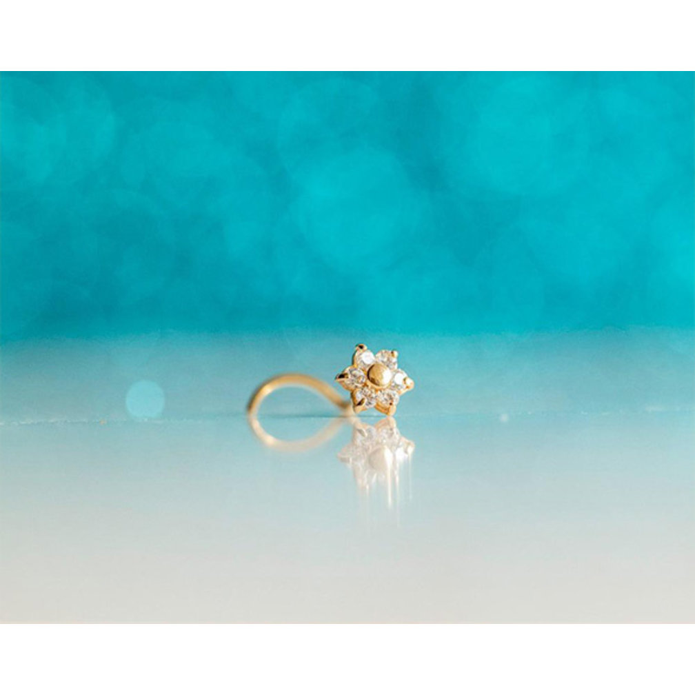 18 Karaat Goud Nosestud - Bloemdesign met Lab-Gemaakte Diamanten