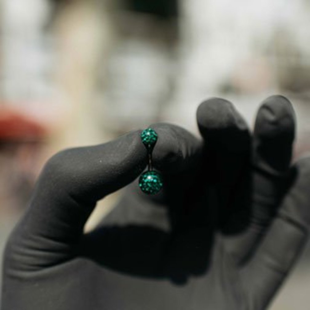 Belly piercing - Emerald Green Premium Zirconia (1.6 x 10mm)