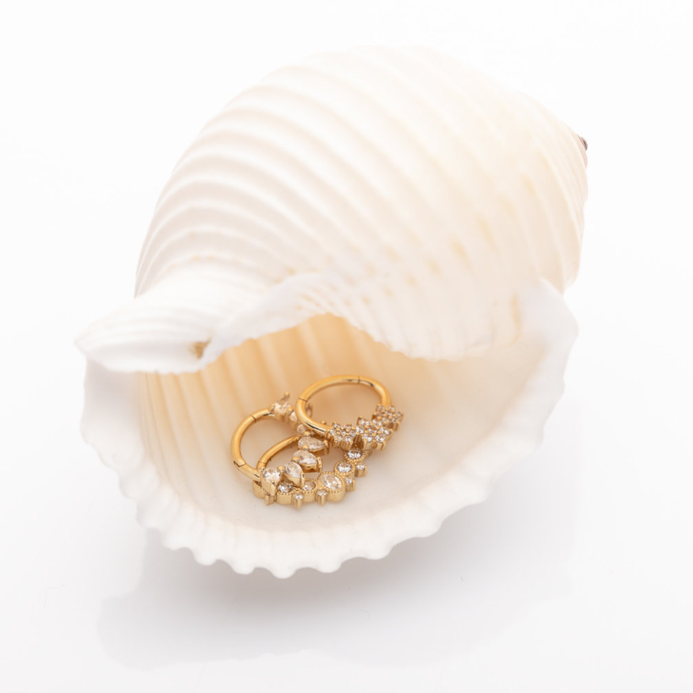 18 Karat Gold Septum/Daith Ring - Premium Zirconia Teardrop