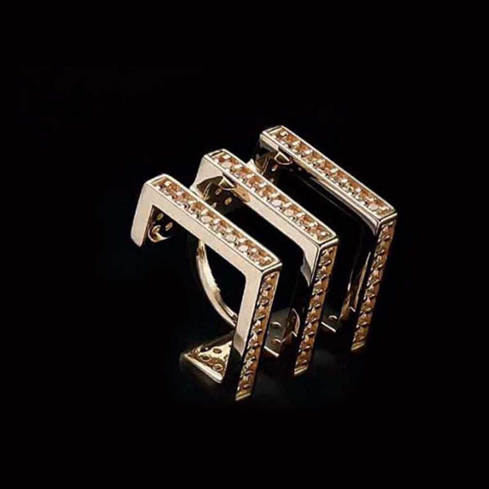 Stijlvolle en Opvallende Helix Piercing Ring van 14 Karaat Massief Goud - Triple Chevron Design