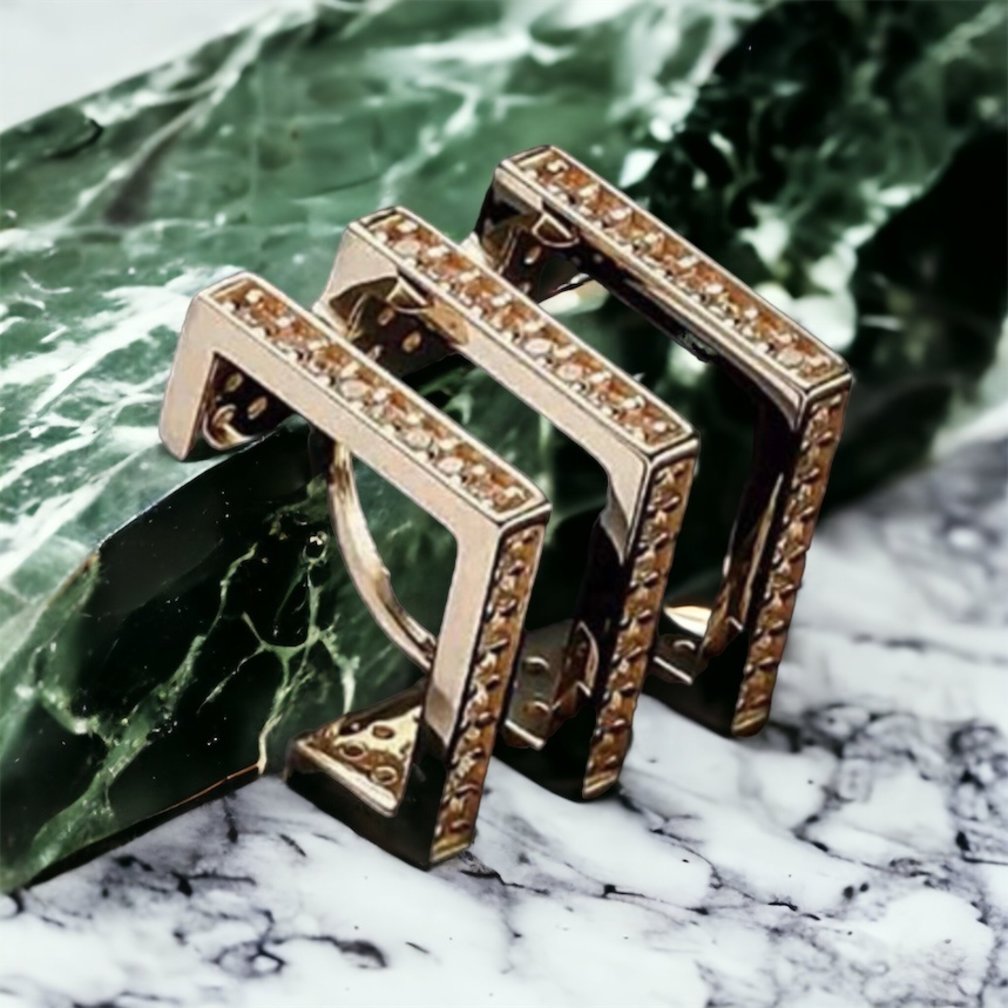 Stijlvolle en Opvallende Helix Piercing Ring van 14 Karaat Massief Goud - Triple Chevron Design