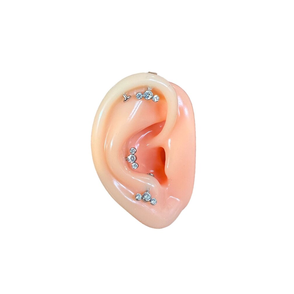 Verticale Helix Piercing - Een Betoverende Trio van Schittering