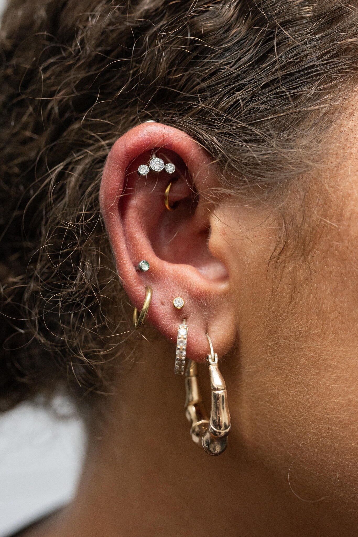 Verticale Helix Piercing Schitterend Drievoud voor een Unieke Uitstraling Piercings Works
