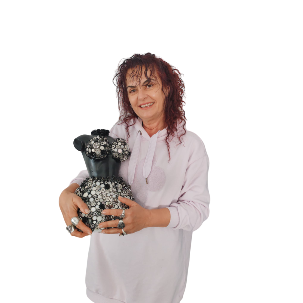 Earlene Plugia, a striking sculpture that redefines contemporary art and body adornmen