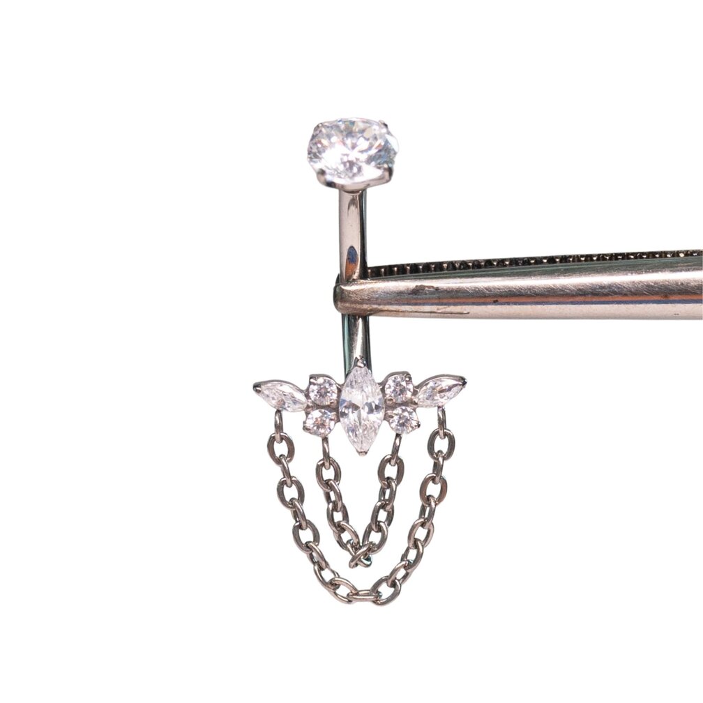 Titanium Navelpiercing met Kristallen en Kettingdesign