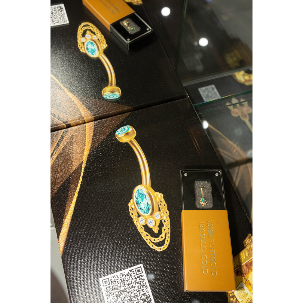 Aqua Luxury Navel Piercing - Royal Beauty in 18 Karat Gold