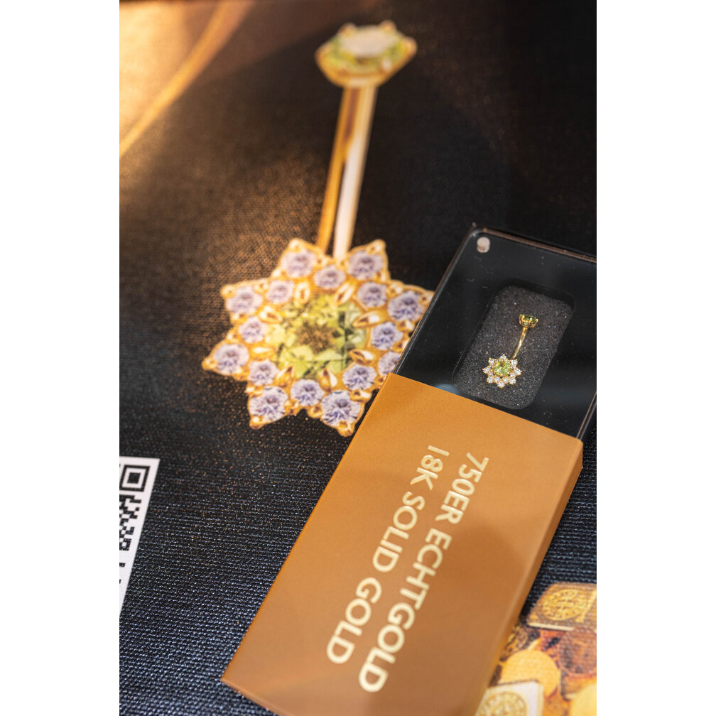 Gouden Peridot Star Navelpiercing – Sprankelende Luxe in 18 Karaat Goud