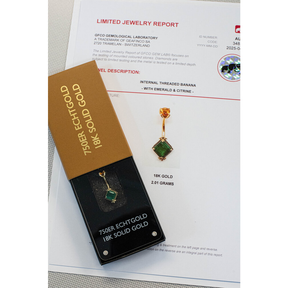 Golden Royal Emerald Navelpiercing – Pure Luxe in 18 Karaat Goud