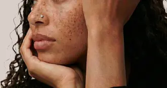 Neuspiercing links of rechts: heeft het écht invloed op menstruatiepijn?