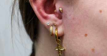 Waarom wij standaard 1.2 mm gebruiken (en bewust geen 0.8 mm) bij kraakbeenpiercings