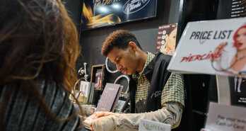 Professionele en veilige piercing in Amsterdam – Waarom een goede anatomische check bij PiercingsWorks écht het verschil maakt