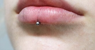 De High Labret: alles wat je moet weten over deze minimalistische trend