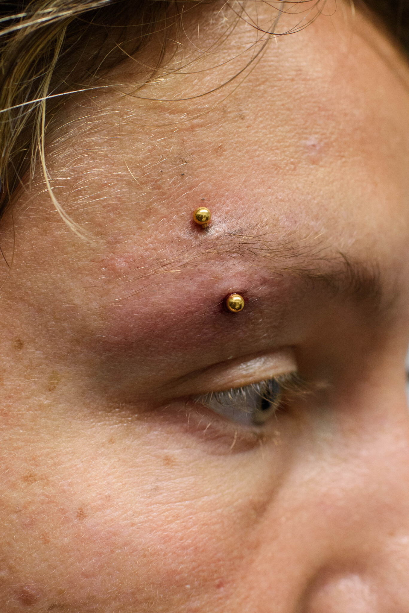 Eerste Piercing Oor/Wenkbrauw — sieraad bij Piercings Works Amsterdam