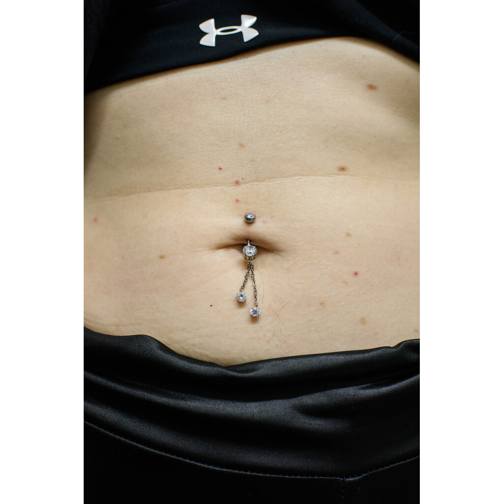 Titanium Navelpiercing met Kristallen Ketting