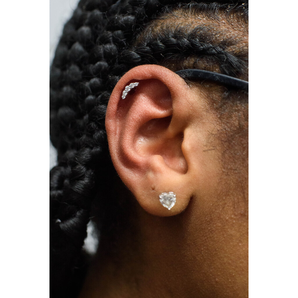 Arc Line Tragus & Helix Piercing van CoCr nikkelvrije legering met Premium Cubic Zirconia – Limited Edition 2026 | Piercings Works