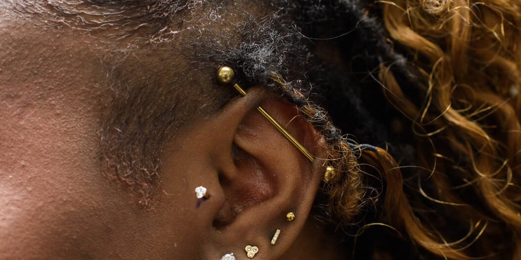 Curated Ear: zo bouw je meerdere oorpiercings op tot één mooi geheel