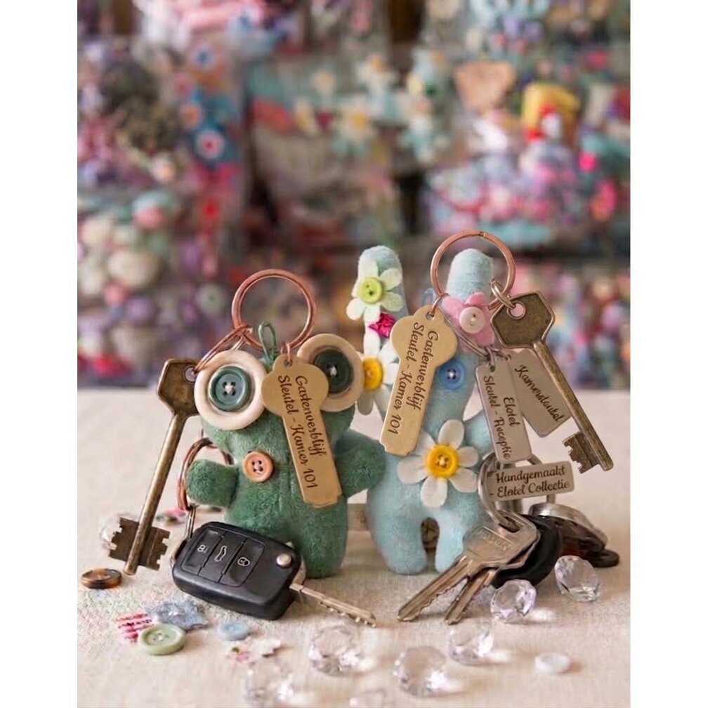Unieke Handgemaakte Sleutelhanger – Gratis Verrassingscadeau van Piercings Works | Meer dan 1.000 Unieke Designs