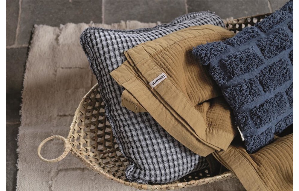 worstelen Onvoorziene omstandigheden Valkuilen vtwonen vtwonen Tufted Sierkussen - Donker Blauw - GoedSlapen.nl