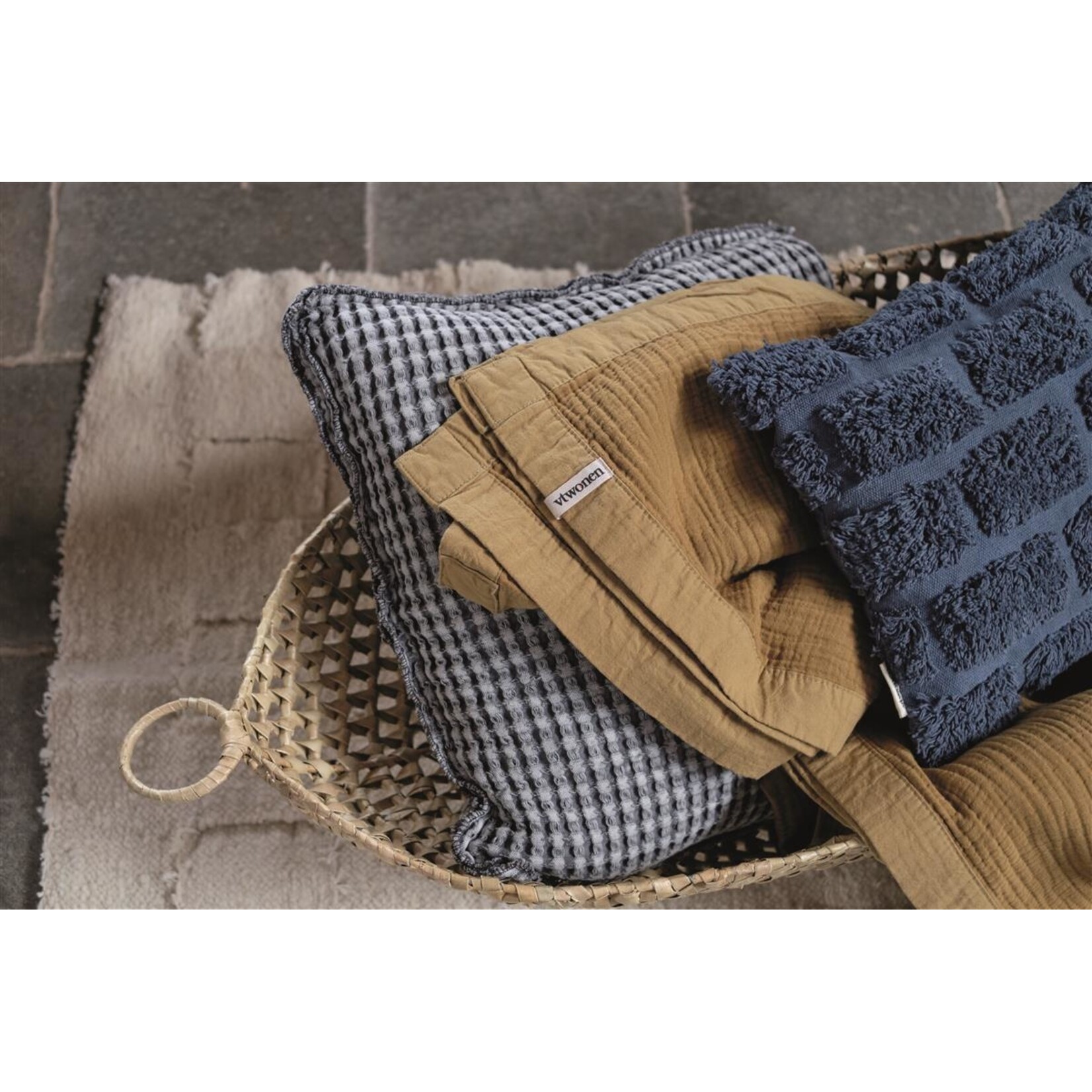 vtwonen vtwonen Tufted Sierkussen - Donker Blauw
